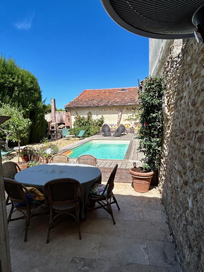 Privee Dans Un Mas Au Centre Du Village Homestay *